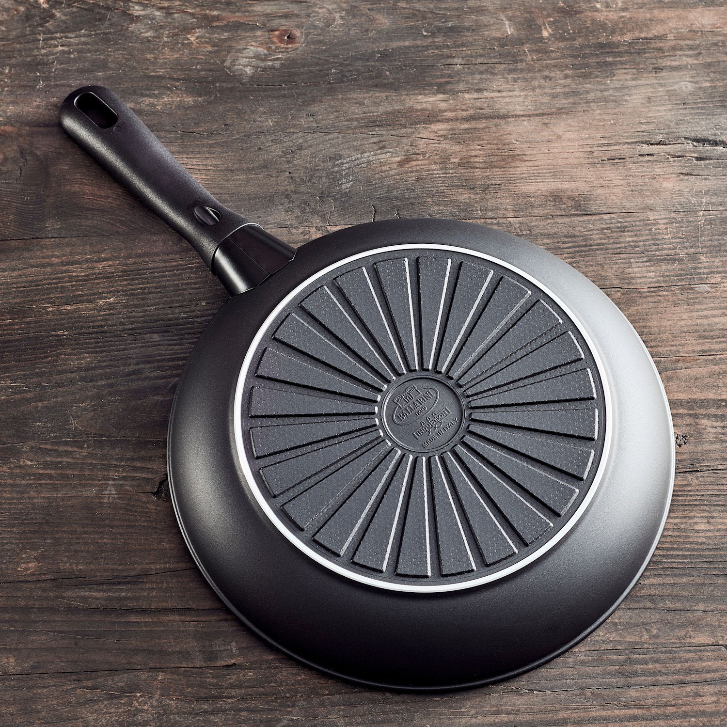 Ballarini Avola patelnia p�ytka z pow�ok� nieprzywieraj�c�