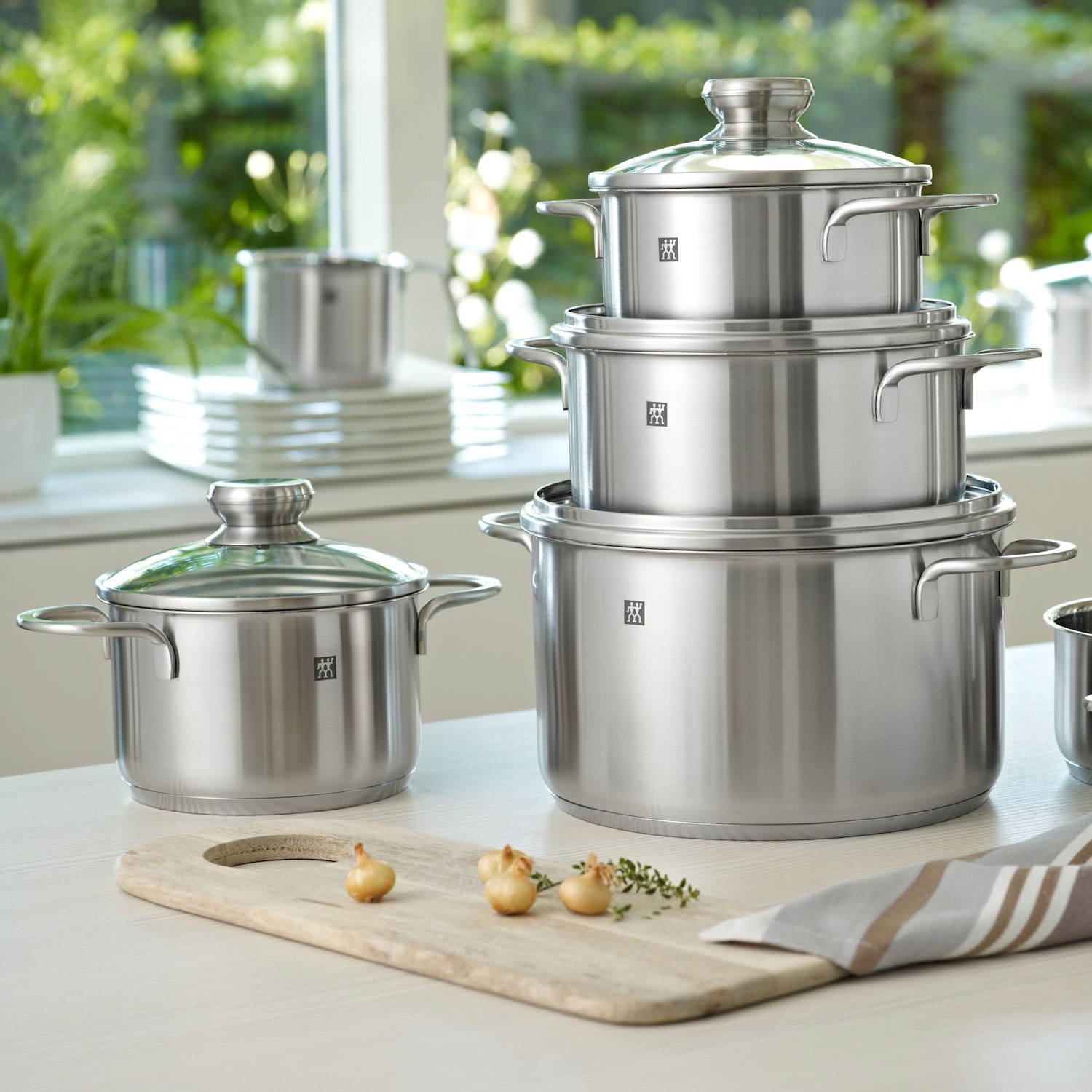 Zwilling TWIN Nova Garnek niski z pokrywk�