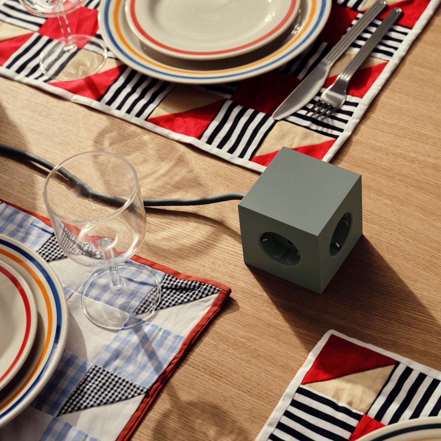 Avolt Square 1 Listwa zasilajca z podwjnym USB-C 30 W i magnetyczn podstaw, 3 m